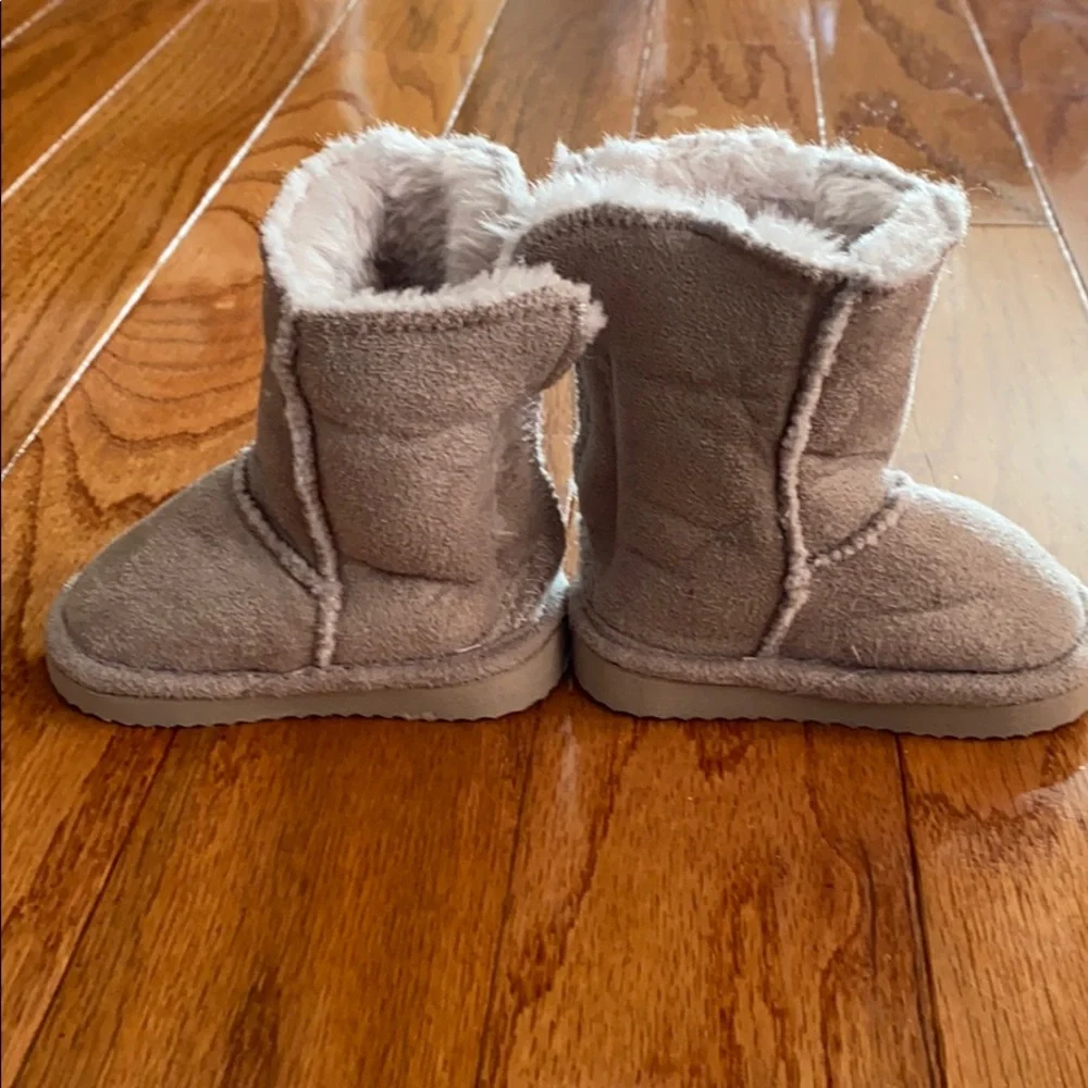 Baby girl fur lined boots